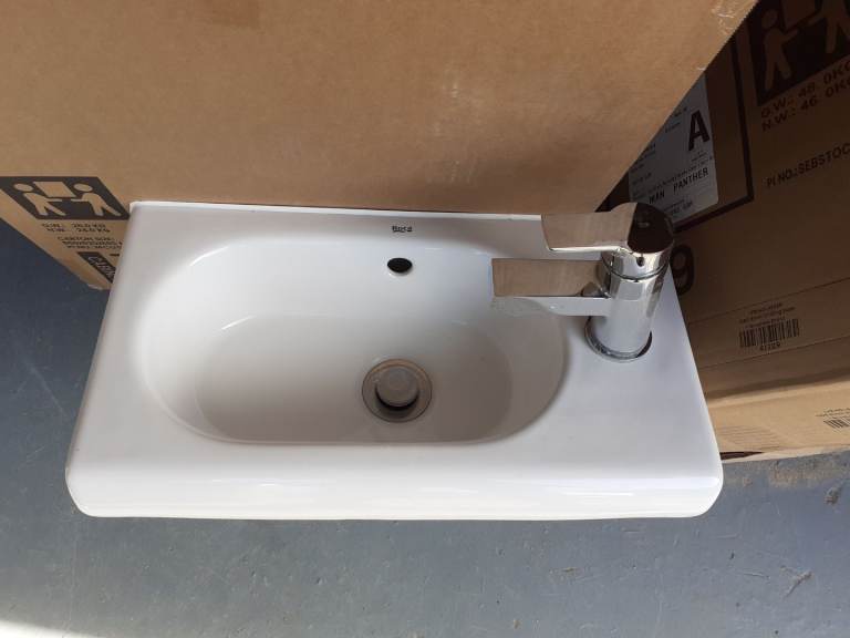 ROCA CLOAKROOM WASHBASIN 