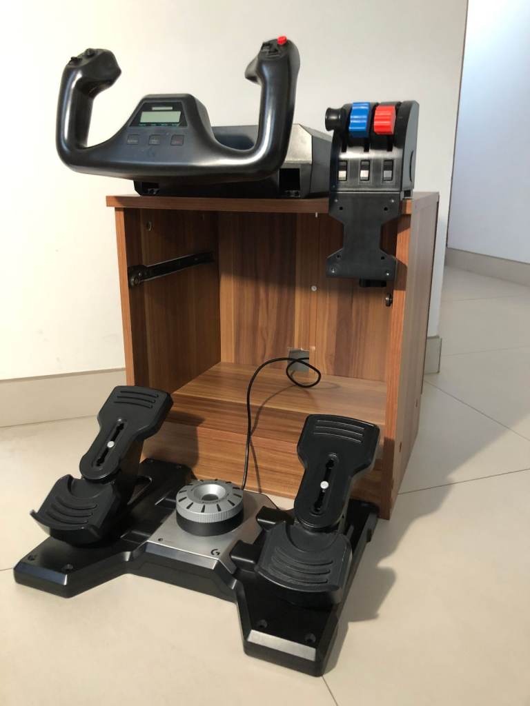 Logitech G Saitek Pro Flight Yoke System, Rudder Pedals and Throttle Quadrant