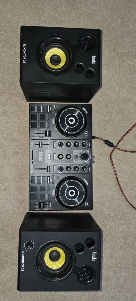 Hercules DJ decks 
