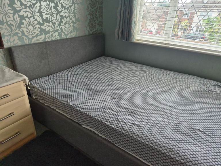 Double ottoman bed 