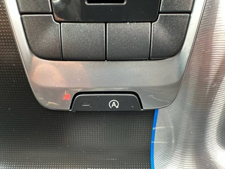 2016 Volvo V40 2.0 D2 R-Design Nav Hatchback 5dr Diesel Manual Euro 6 (s/s) (120 ps) Hatchback Di...