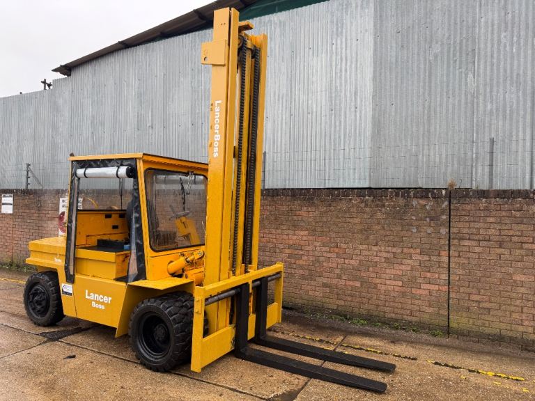 Lancer Boss 7ton gas forklift, duplex mast, full cab 