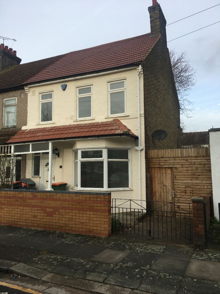 4 bedroom/1 reception house to let in eastham