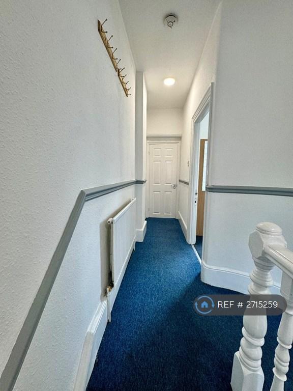 3 bedroom flat in Wellesley Road, Ilford, IG1 (3 bed) (#2715259)
