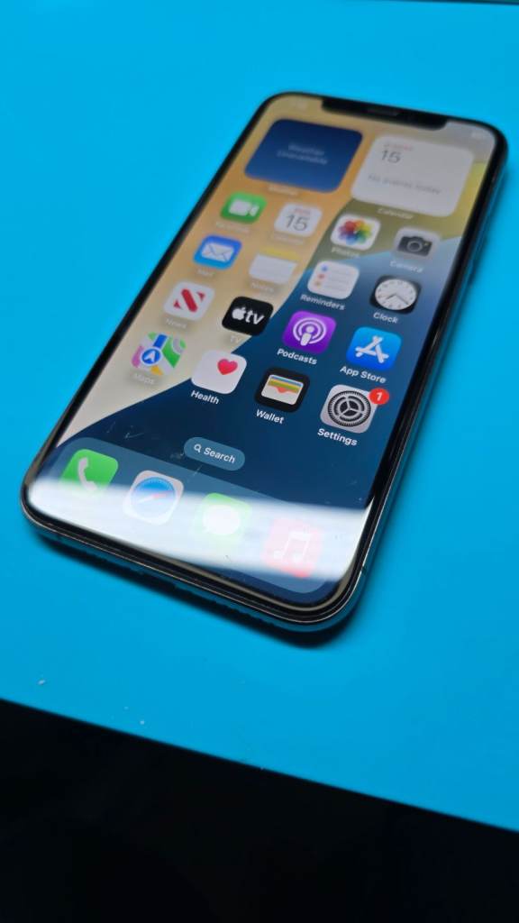 iPhone XS Space Grey 64gb Unlocked Great Condition warranty - NO FACE ID previous management company