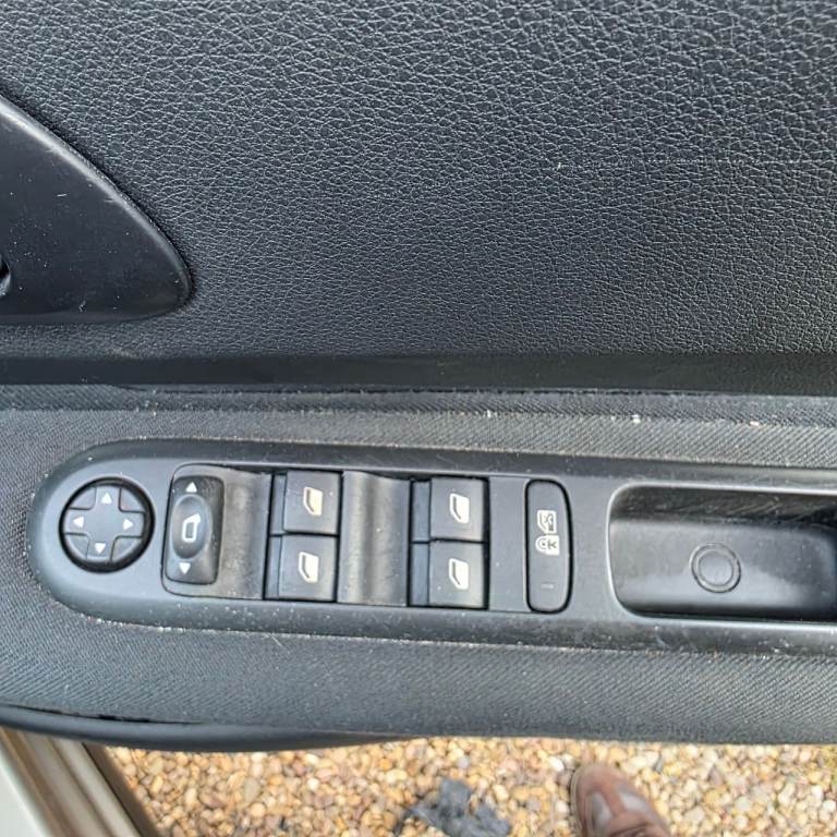 PEUGEOT 3008 ACTIVE E-HDi 1.6 DIESEL YEAR 2013 AUTOMATIC GEARBOX&LONG MOT £20 ROAD TAX PER YEAR!!!