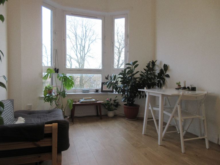 1 Bedroom 2nd floor apartment, bright spacious open views over park with walk in storage