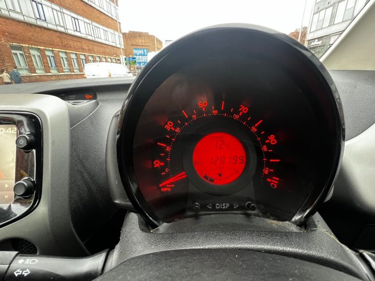 Volkswagen, UP, Hatchback, 2012, Manual, 999 (cc), 3 doors