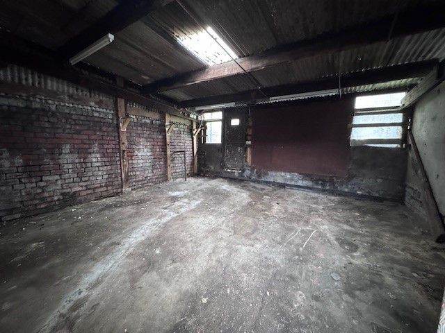 Double Garage to rent