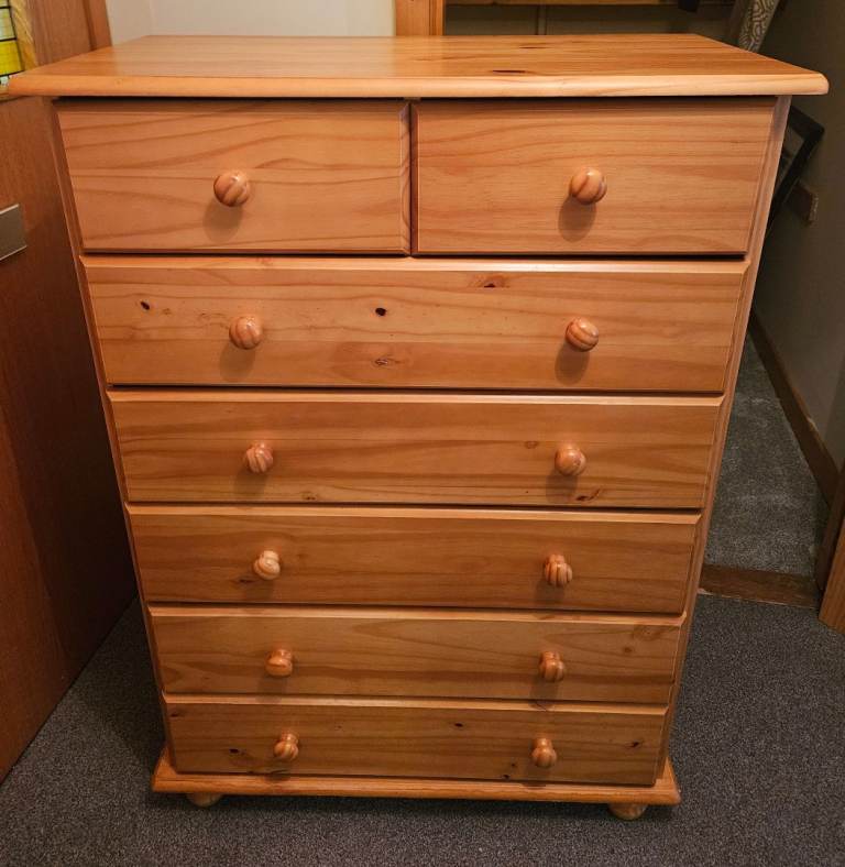 Solid Pine Chest of Drawers with 6 spacious drawers