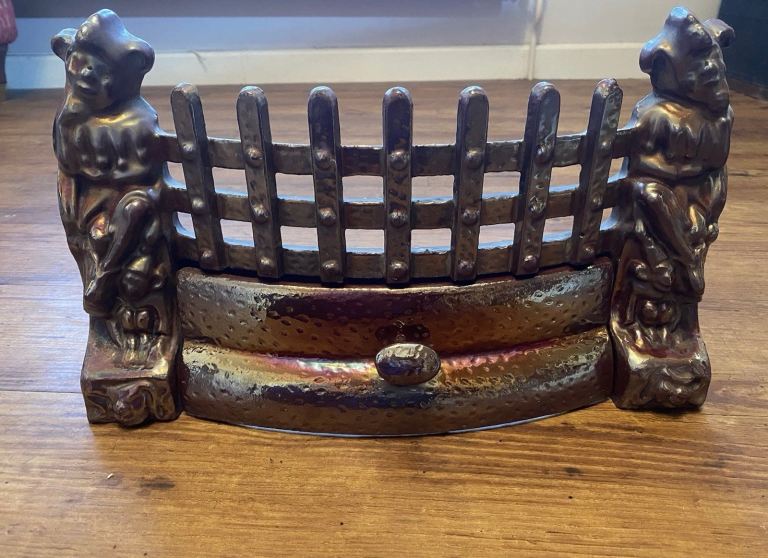Vintage cast iron lustre 2 piece fire front depicting jesters (Rare)