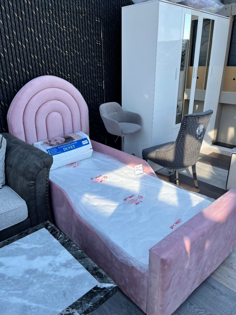 Brand new Pink Bed