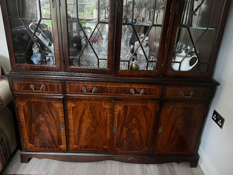 Beautiful Mahogany & glass sideboard/dresser