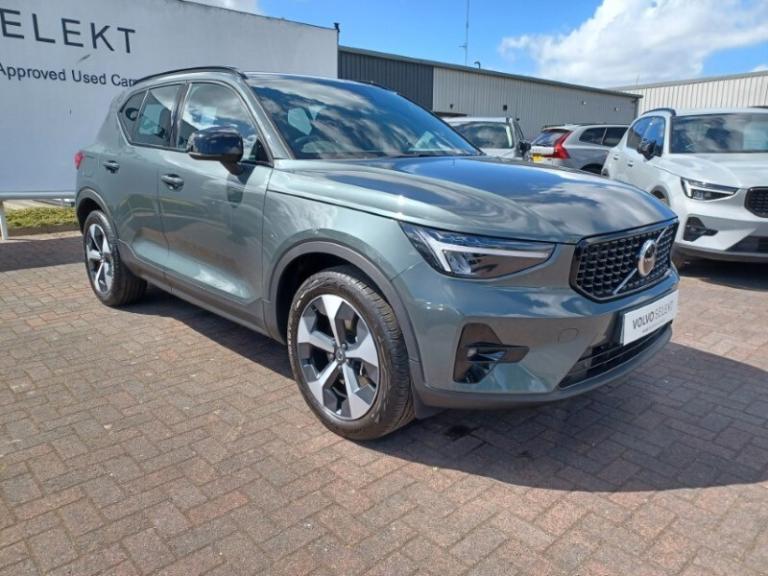 VOLVO XC40 2.0 B3P Plus Dark 5dr Auto