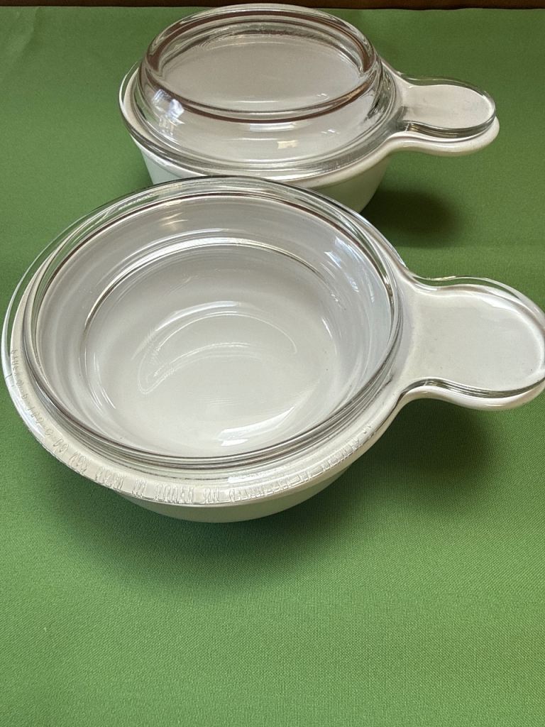 Pair of White Glass Corning-ware Casseroles Dishes with Lids – Good Condition