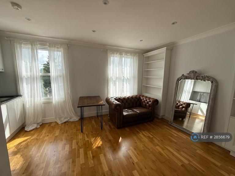 1 bedroom flat in York Way, London, N7 (1 bed) (#2856679)
