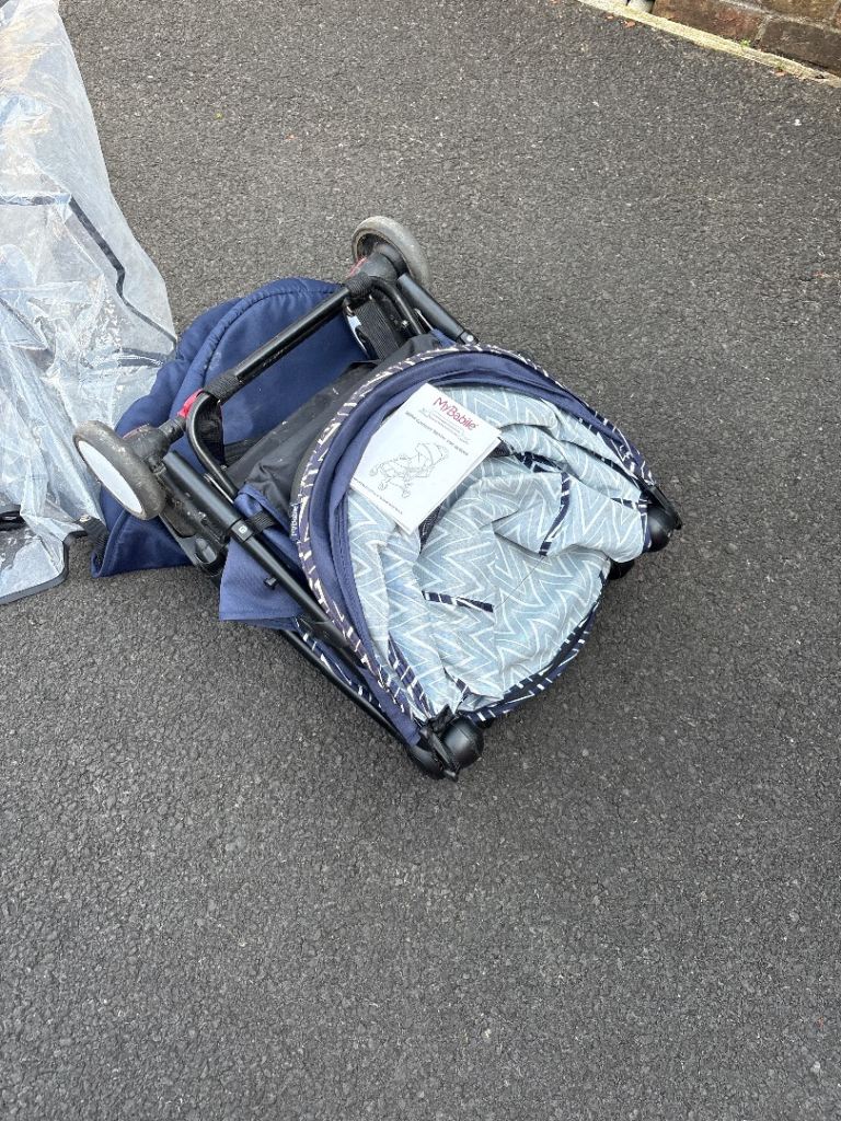 Travel pram 