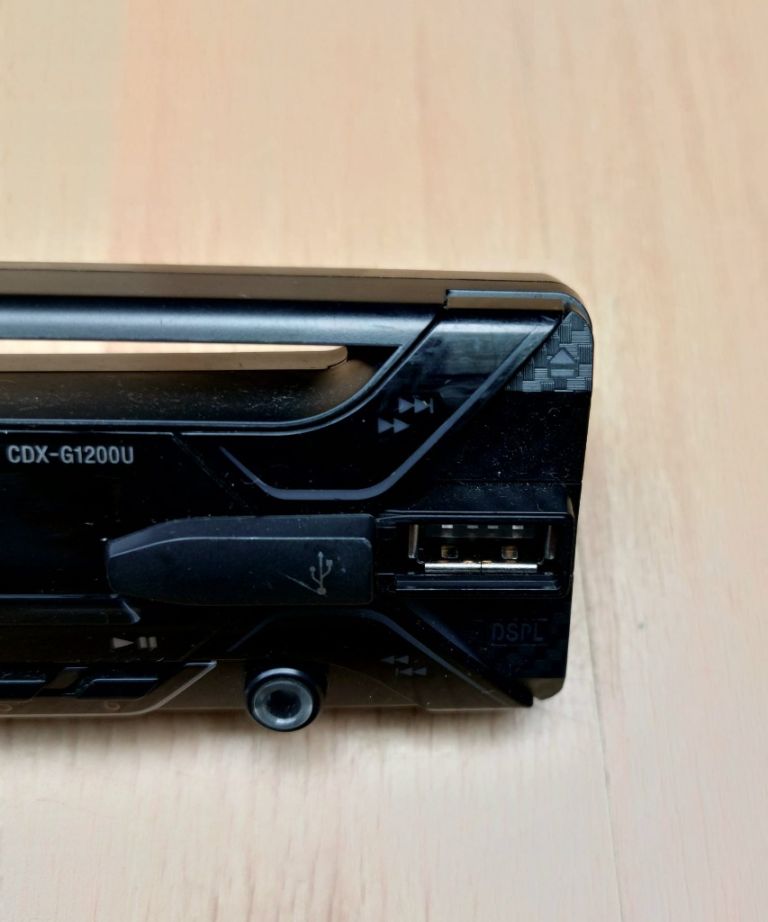 car cd radio Sony CDX-G1200U front panel only 