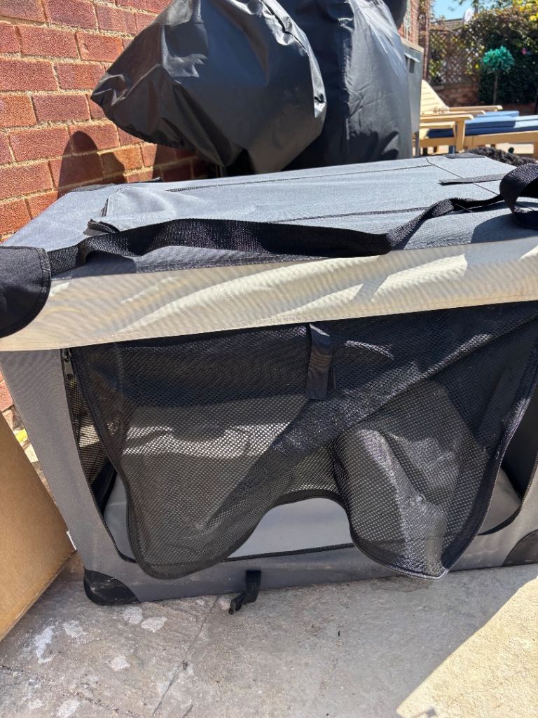 Foldable dog crate