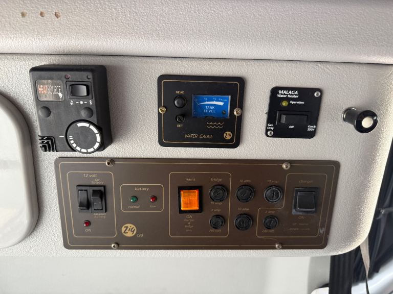 Renault TRAFIC SL27 DCI 100 SWB Lifestyle Developments St Tropez Camper Van