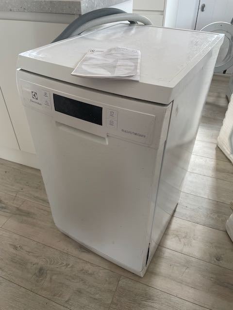 Dishwasher slimline Electrolux in very good condition
