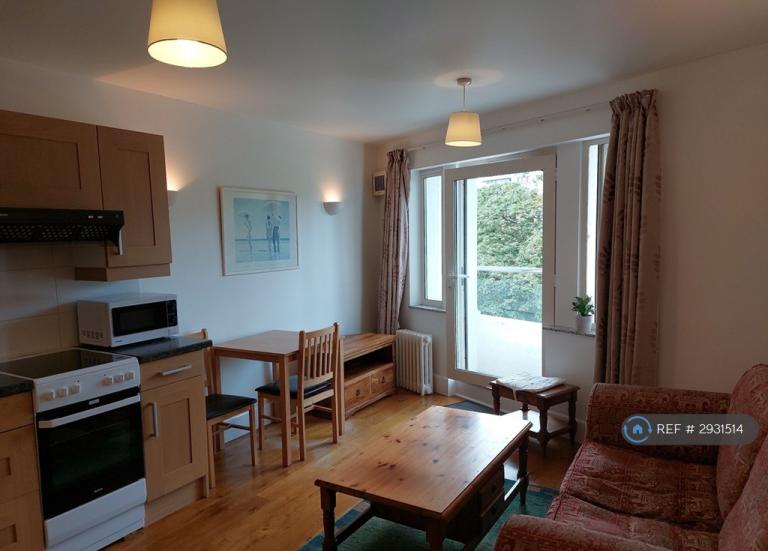 1 bedroom flat in Hampshire House, Bournemouth, BH2 (1 bed) (#2931514)