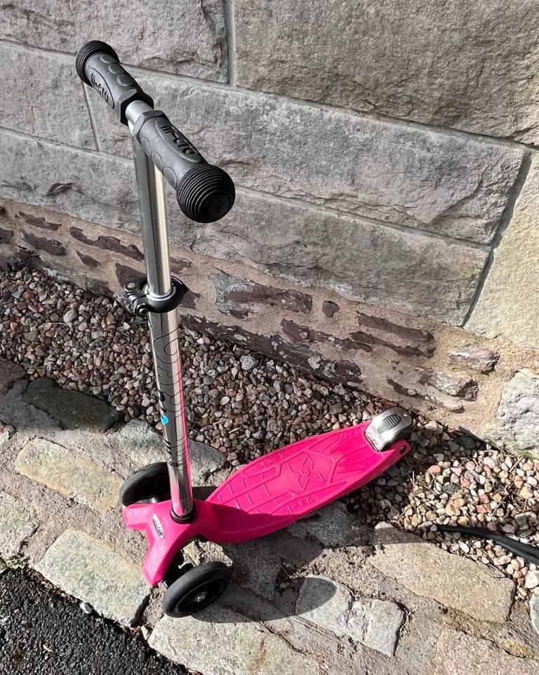 Maxi Micro 3-wheel scooter for ages 5-12