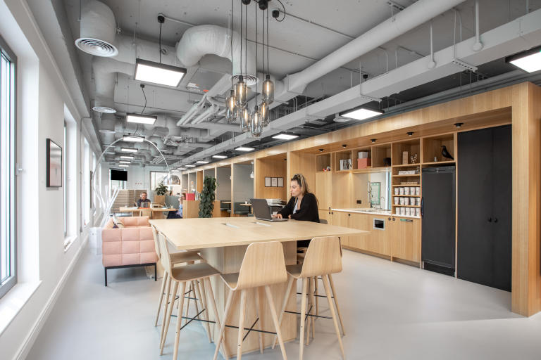 London - EC4N6NP \ Large Office for Up to 15 Desks, Ready to Use