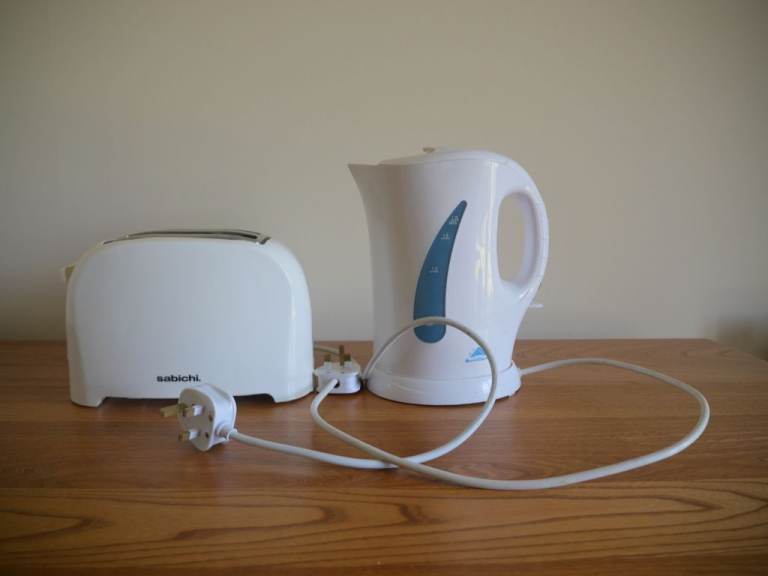 Sobichi Toaster, kettle (both low wattage) and Halfords Picnic Stove