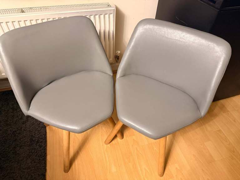 Grey Dining Table and 4 Chairs Set – Wooden Legs