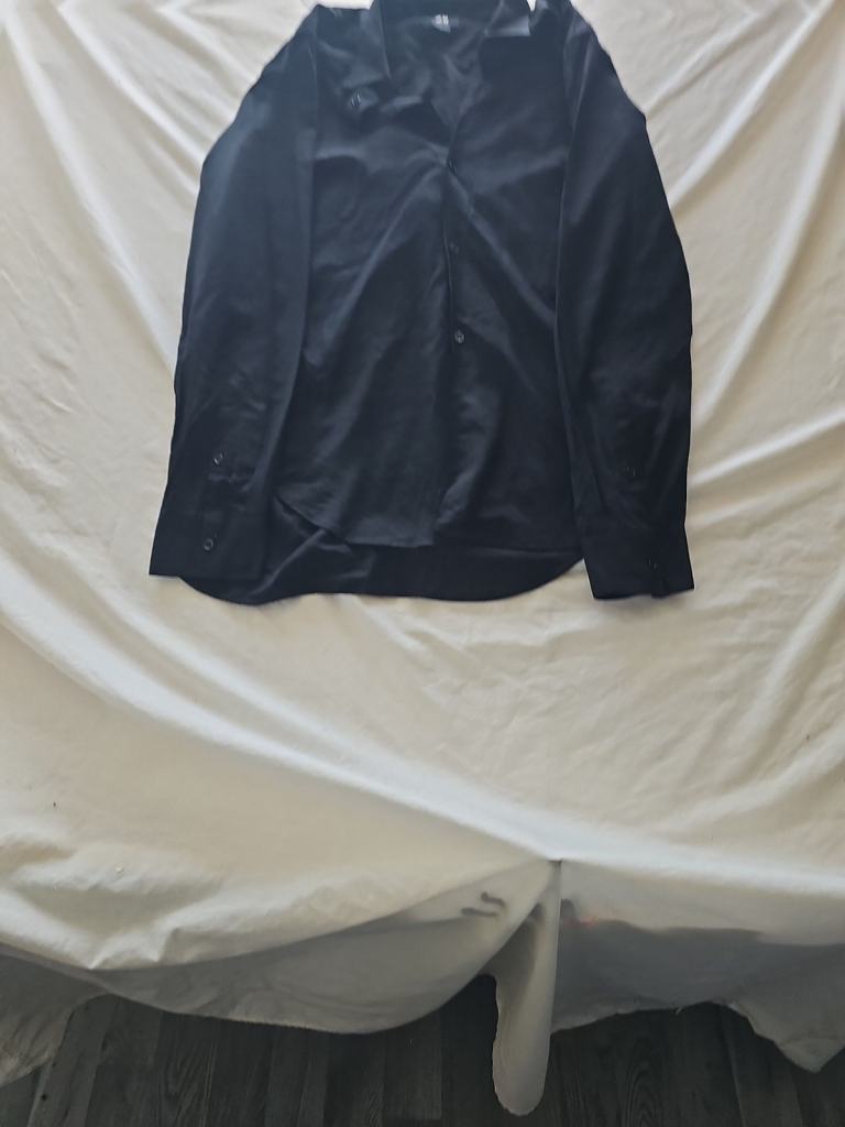 H&M Men's Classic Black Long-Sleeve Button-Up Shirt - Size XL 313