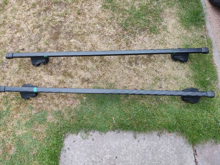 Thule roof bars and box