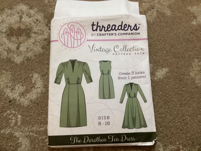THREADERS VINTAGE SEWING PATTERN 