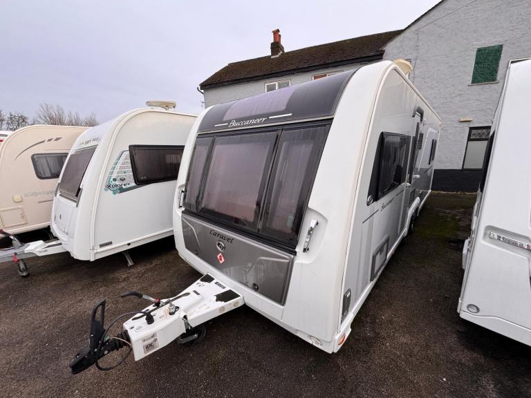 BUCCANEER CARAVEL TWIN AXLE REAR ISLAND BED TOURING CARAVAN