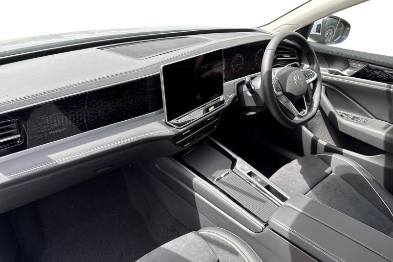 2025 Volkswagen Passat 1.5 eTSI MHEV Elegance DSG Euro 6 (s/s) 5dr Estate Automatic