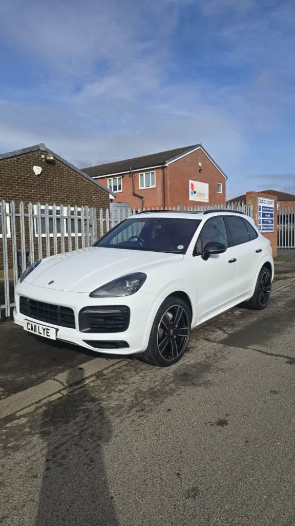 Porsche Cayenne 2019 white 