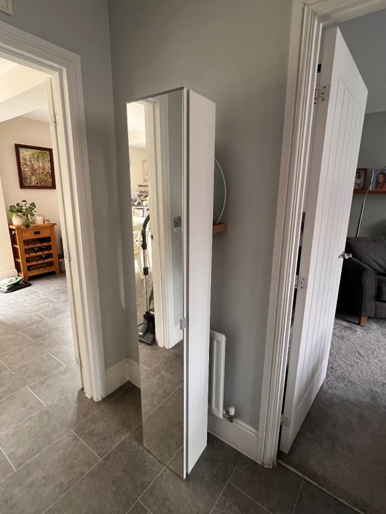Tall bathroom cabinet 