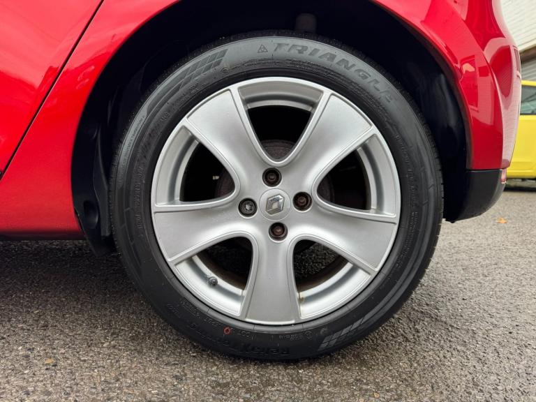 2014 Renault Clio 1.2 16V Dynamique MediaNav 5dr HATCHBACK PETROL Manual