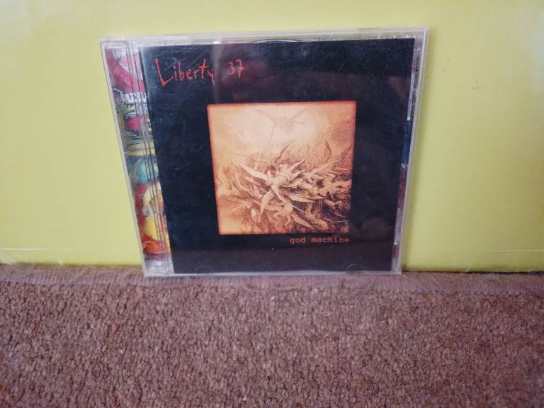 LIBERTY 37 - GOD MACHINE (Alternative rock/grunge) 2001 RELEASE. CD. VGC. 