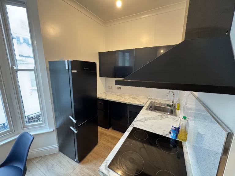 Private ensuite Double room with own private bathroom, sharing large living room and kitchen. 