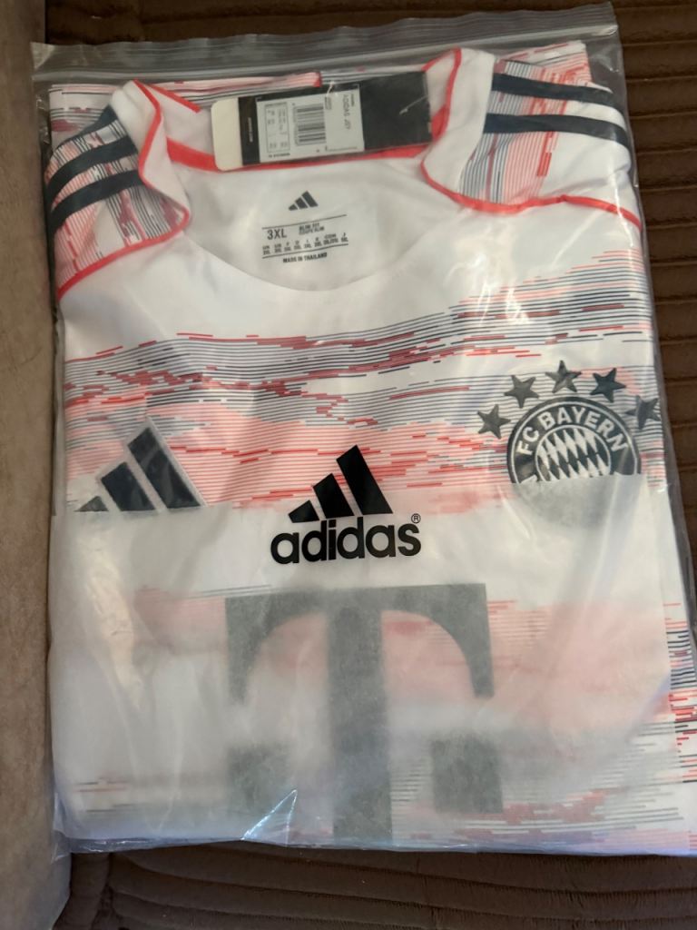 Bayern Munich 25/26 away jersey bnwt 3xl
