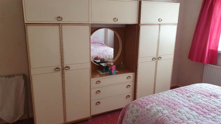 FREE Wardrobes and Vanity Unit 