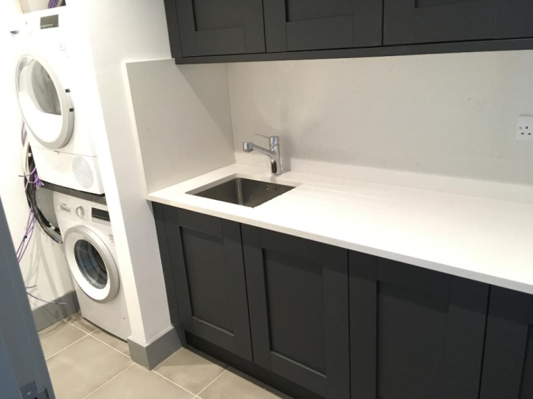 Exclusive Gated Lux 3 Bed 2 Bath Open Plan Balcony Flat Car Park Share Garden NearRailTubeBusShops