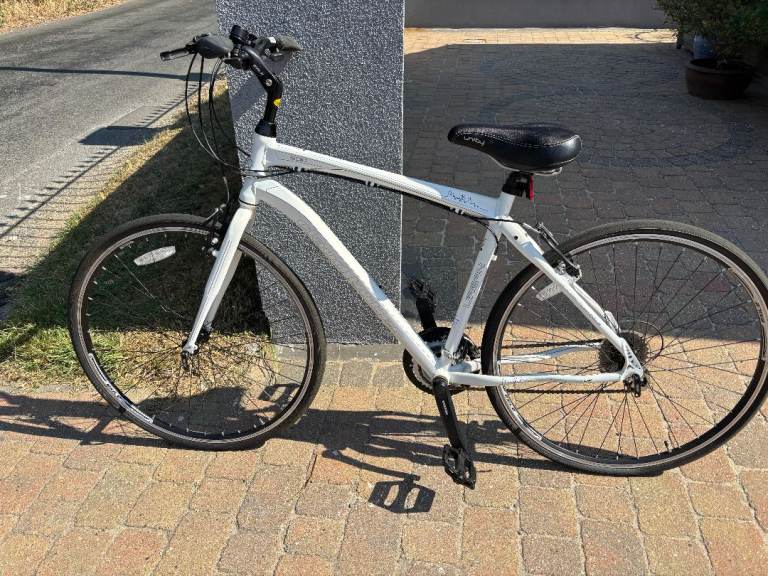 Claud Butler 300 Urban Unisex Adult Hybrid Tourer Bike 20" Aluminium Frame. Almost like new.