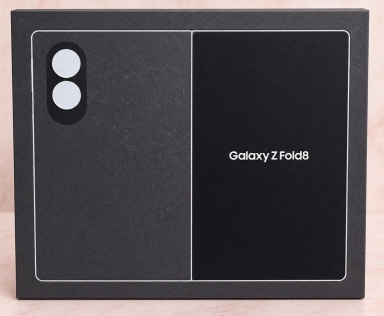 SAMSUNG GALAXY FOLD 8 / 256GB / CREAM / BRAND NEW BOXED 