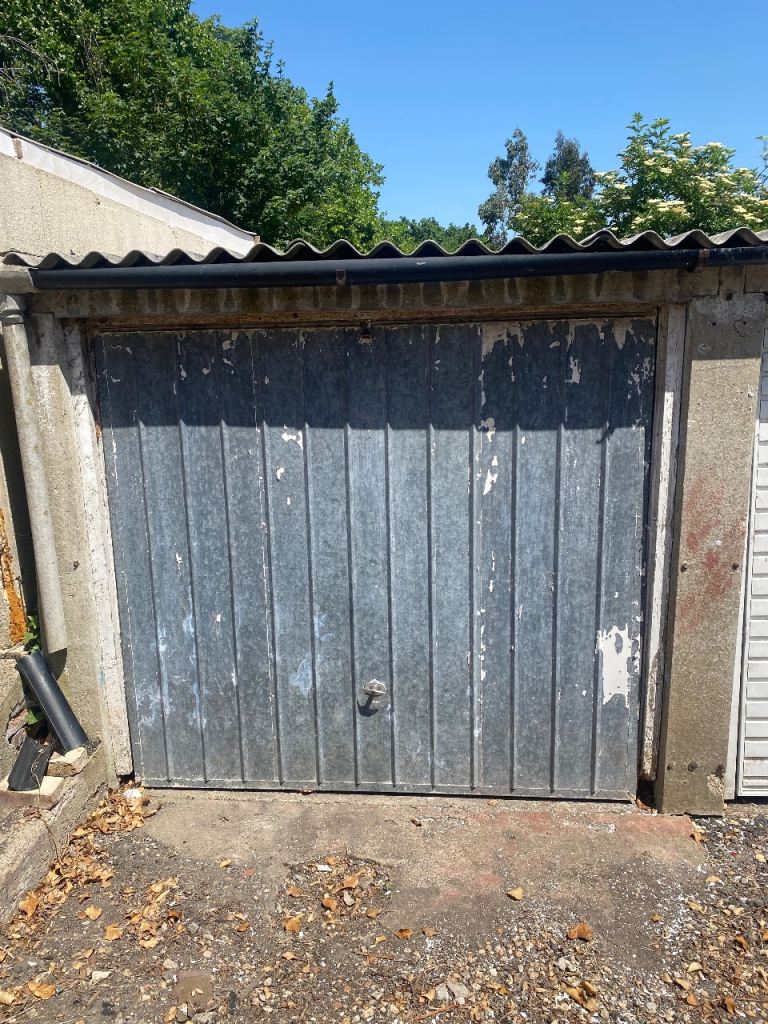 Garage Norwood SE25 CHEAP bargain £25 per week. 