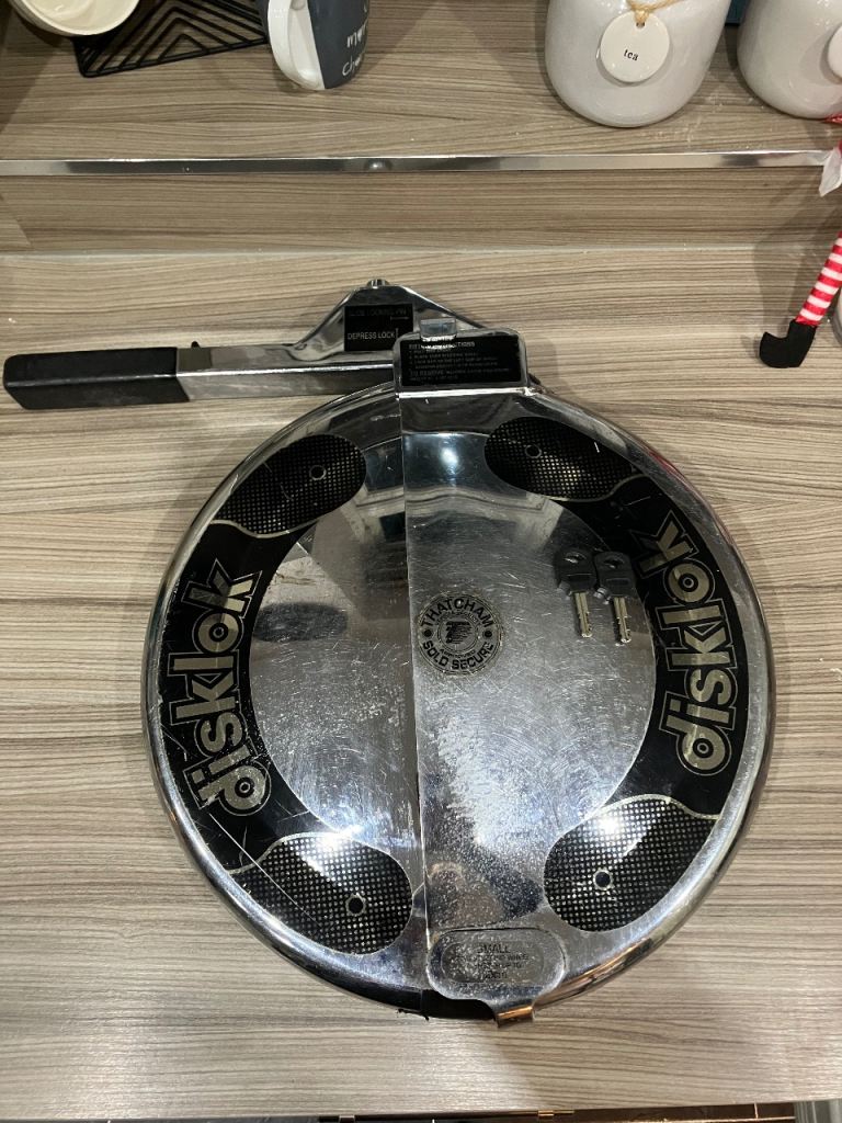 Disklok  Steering Wheel Lock - Small - with 2 x keys - Chrome Finish