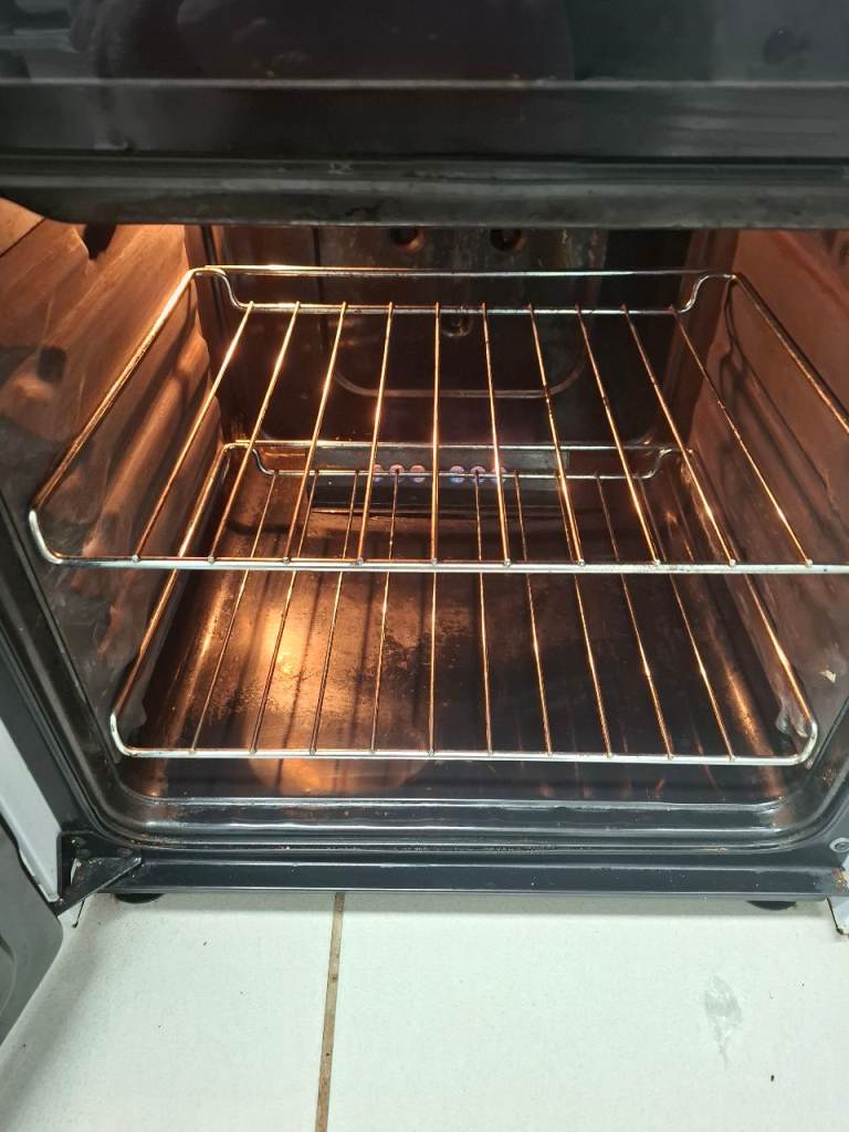 Freebies gas cooker  PLEASE READ FULLY BEFORE ASKING FOR IT.