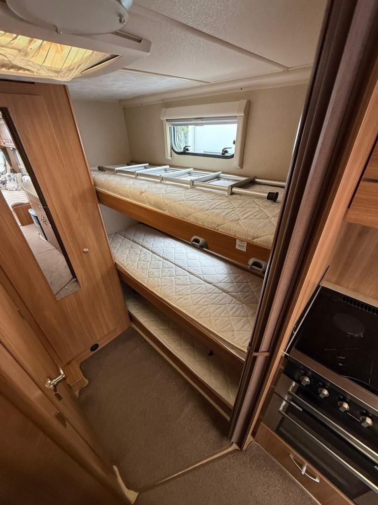 Swift Challenger Sport 686 Fixed Triple Bunk Beds