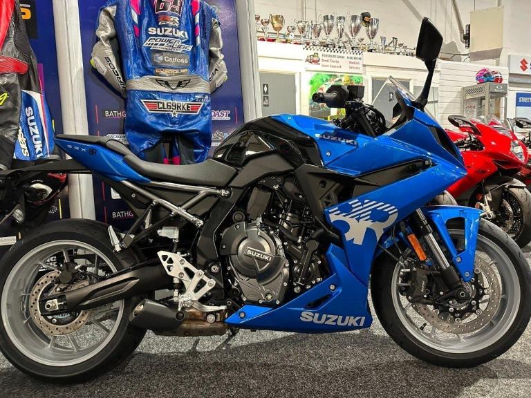 2025 SUZUKI GSX 8R